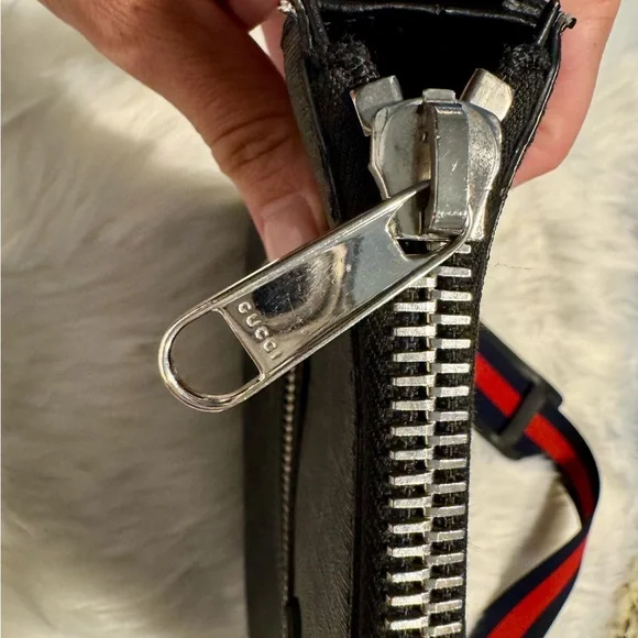 Gucci Gray and Black Messenger Bag - Picture 7 of 16